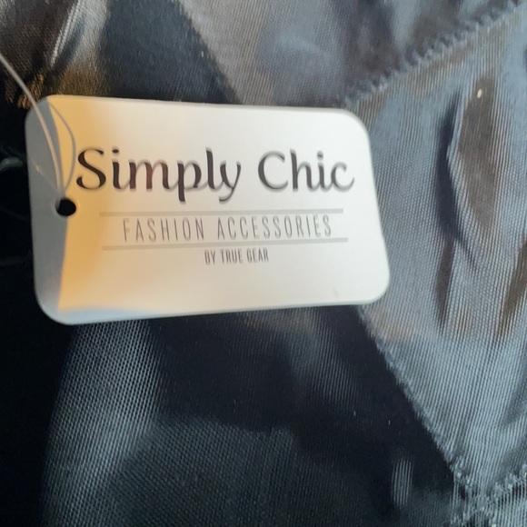 Simply Chic Shoulder Bag - Picture 2 of 5